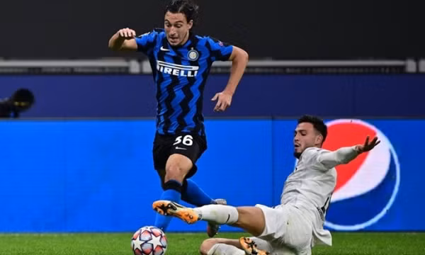 Cựu sao M.U gia hạn với Inter