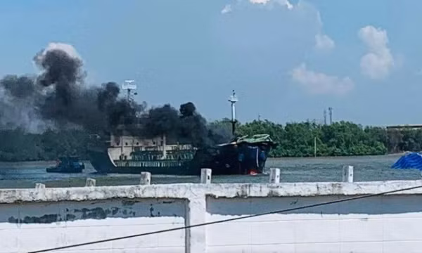 Tàu chở dầu bất ngờ phát nổ ở Thái Lan, hàng chục người bị thương
