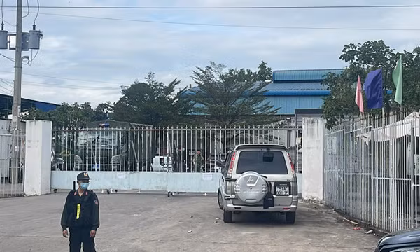 Cảnh sát phong tỏa trung tâm đăng kiểm ở Hà Nội, Đồng Nai