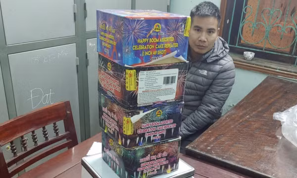 Mua ma tuý và pháo từ cửa khẩu về bán dịp Tết