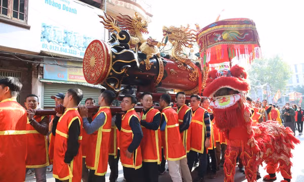 Tưng bừng lễ hội rước pháo khổng lồ ở làng Đồng Kỵ