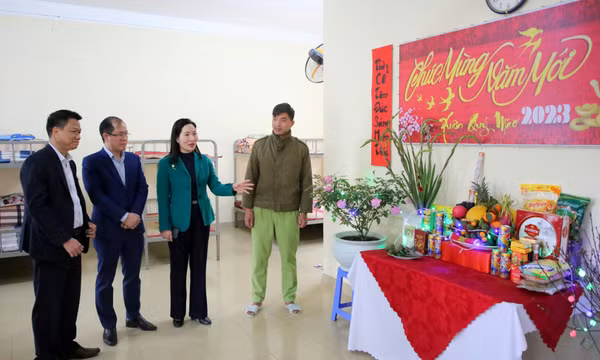 Phó Chủ tịch UBND tỉnh Nguyễn Thị Hạnh thăm, tặng quà Tết Cơ sở cai nghiện ma túy tỉnh Quảng Ninh