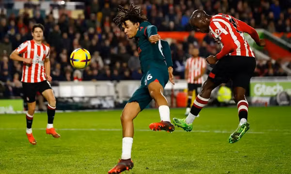 Liverpool thua đậm trên sân Brentford