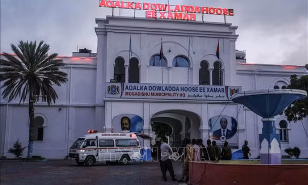Tấn công nhằm vào tòa nhà chính phủ ở Somalia, ít nhất 5 dân thường thiệt mạng