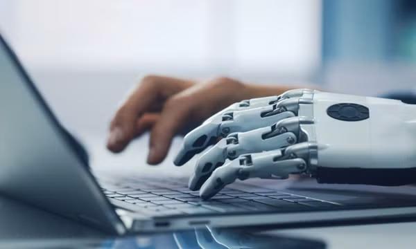 AI Trung Quốc biết chơi app hẹn hò, vạch trần trai đểu