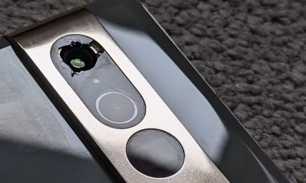 Mặt kính camera sau trên hàng loạt điện thoại Pixel 7 bất ngờ tự vỡ, Google nói không bảo hành