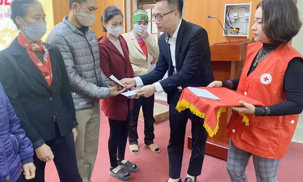 Trao tặng 1.000 suất quà Tết cho người có hoàn cảnh khó khăn