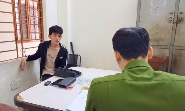 Cô gái bị cướp tài sản khi đi chúc Tết