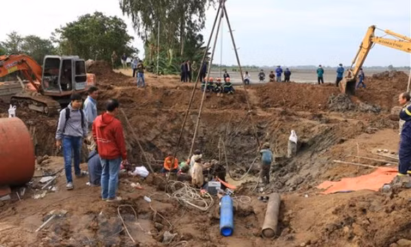 Tiên lượng về sức khỏe bé trai rơi xuống trụ bêtông sâu 35m