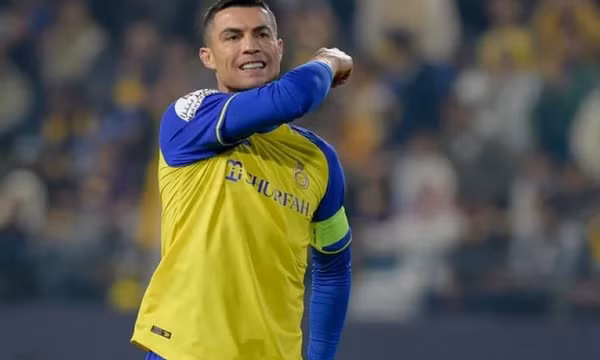 Ronaldo đối diện nguy cơ bị treo giò 1 tháng