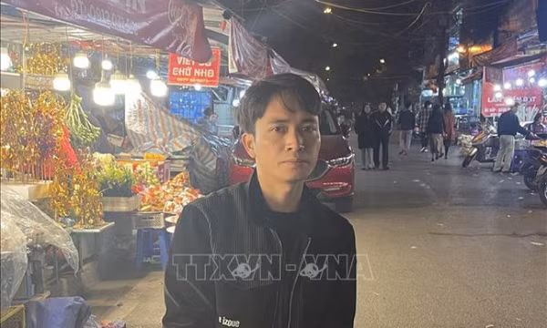 Bắt đối tượng trộm cắp 9 chiếc điện thoại ở chùa Trấn Quốc và phủ Tây Hồ