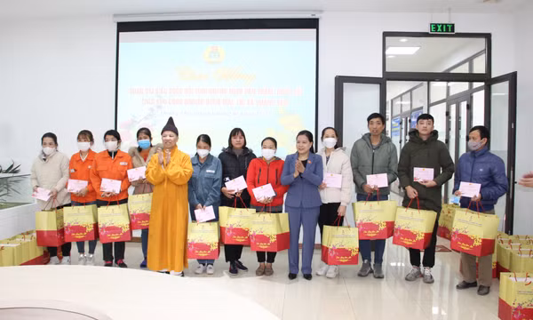 Đại biểu Quốc hội tỉnh thăm, chúc Tết CNLĐ tại Khu Công nghiệp Đông Mai