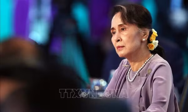 Myanmar: Cựu cố vấn nhà nước San Suu Kyi được đưa ra khỏi trại giam
