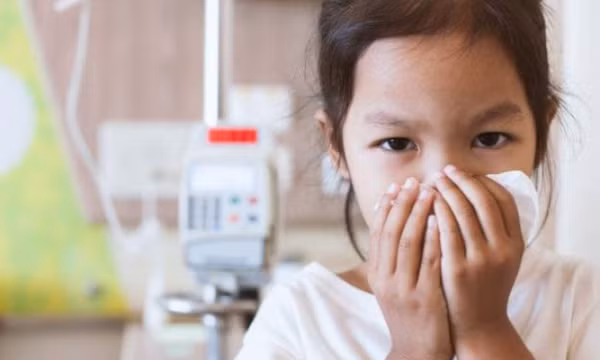 5 cách xử trí khi trẻ bị chảy máu cam tại nhà