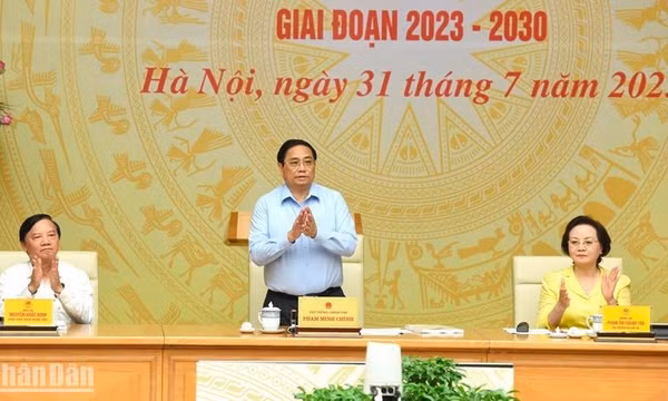 Thực hiện sắp xếp đơn vị hành chính cấp huyện, cấp xã thận trọng, phù hợp, bảo đảm hiệu quả