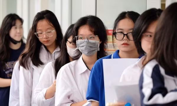 Tuyển sinh ĐH 2023: Băn khoăn điểm chuẩn xét tuyển sớm 