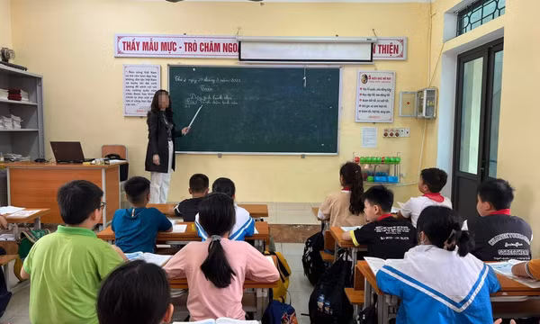 Thời gian giáo viên bị kéo dài xét nâng bậc lương thường xuyên khi không hoàn thành nhiệm vụ