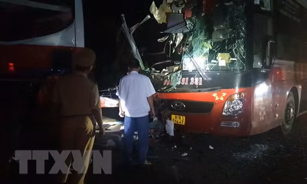 Bình Phước: 2 xe khách giường nằm va chạm khiến 3 người thương vong