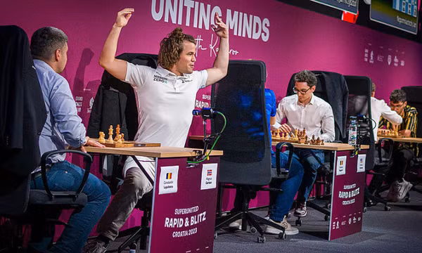 Carlsen thắng 11 ván liên tiếp ở Grand Chess Tour