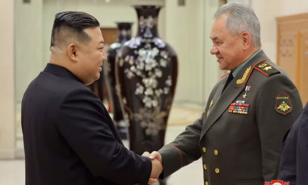 Ông Kim Jong-un gặp Bộ trưởng Quốc phòng Nga