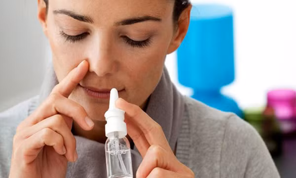 Những lưu ý khi sử dụng nước muối trị ngạt mũi