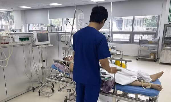 Bỏng nặng, gãy xương vì nồi áp suất phát nổ 