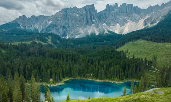 Khám phá hồ 'đẹp như một nàng tiên' bên dãy Alps