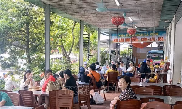 7 tháng, bán lẻ hàng hóa và doanh thu dịch vụ tiêu dùng tăng 10,4%