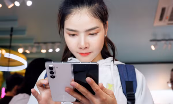 Galaxy Z Fold5 có giá từ 40,9 triệu đồng