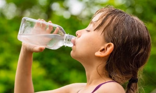 Chuyên gia chỉ cách chống sốc nhiệt cho trẻ