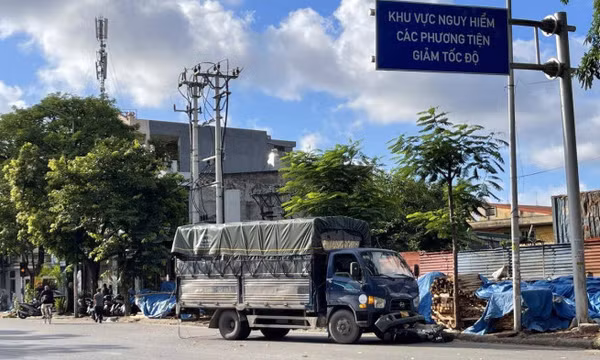 Nam tài xế xe máy tử vong tại chỗ sau va chạm với ô tô tải tại Hải Phòng