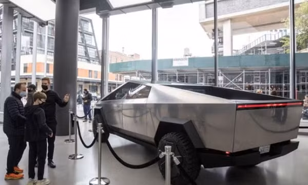 Hãng Tesla xuất xưởng chiếc xe bán tải điện đầu tiên Cybertruck