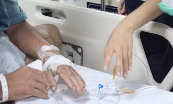 Truyền dịch tại nhà có thể gây nguy hiểm như thế nào?