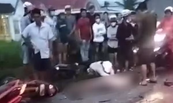 Cà Mau: Hai xe máy đấu đầu khiến một người tử vong