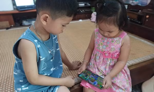 Chuyên gia tiết lộ bí quyết giúp trẻ “cai nghiện” máy tính, tivi