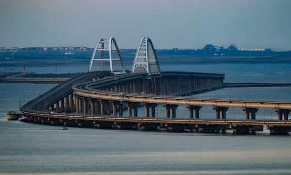 Giao thông trên cầu Crimea bị đình trệ do tình trạng khẩn cấp