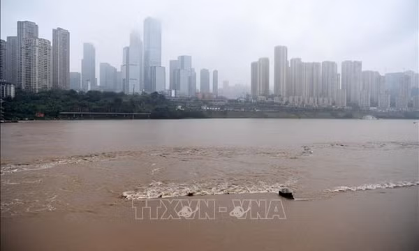 Trung Quốc: Mưa lớn làm sập cầu đường sắt tại Trùng Khánh