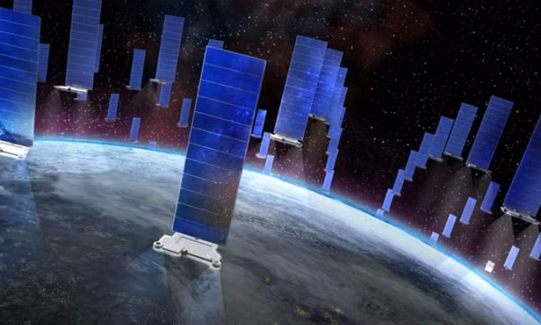 Thực hư vệ tinh Starlink của SpaceX rò rỉ bức xạ trên bầu trời