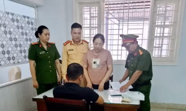Thủy đoàn 1 phối hợp bắt giữ "nữ quái" có lệnh truy nã