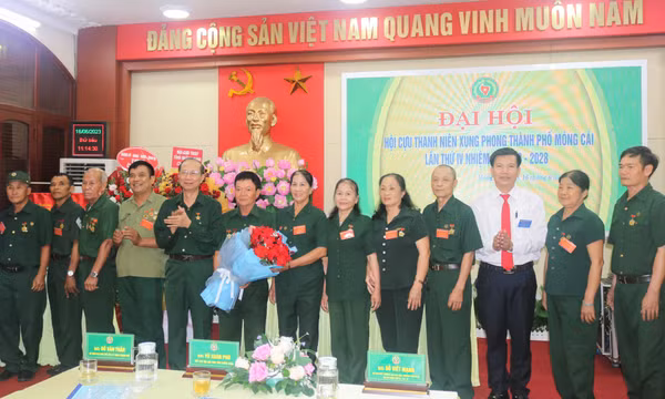 Tô thắm tinh thần thanh niên xung phong