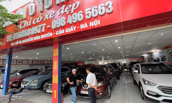 Ôtô mới giảm phí trước bạ, đại lý xe cũ hạ giá ‘sập sàn’ vẫn ế ẩm