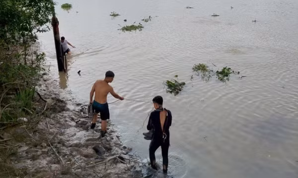 Tắm sông, 2 bé trai ở TPHCM bị đuối nước tử vong