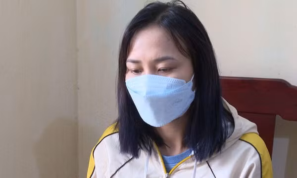 Cô gái bán tăm đột nhập trụ sở tòa án để trộm cắp