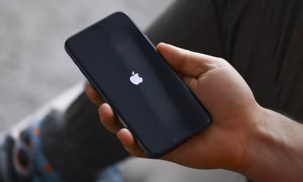 Phát hiện một loạt lỗ hổng nghiêm trọng khiến iPhone bị hack