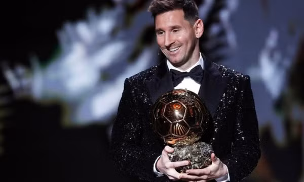 Quả bóng vàng chính thức cải tổ sau chiến thắng tranh cãi của Messi