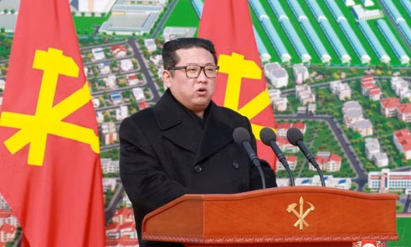 Ông Kim Jong-un nói Triều Tiên sẽ phát triển 'phương tiện tấn công mạnh mẽ'