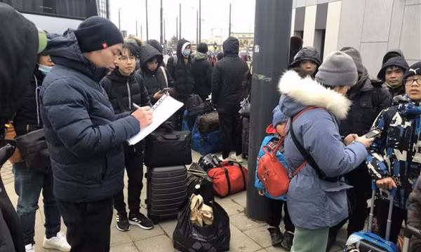 Cục Hàng không Việt Nam thông tin về phương án đón người Việt tại Ukraine về nước