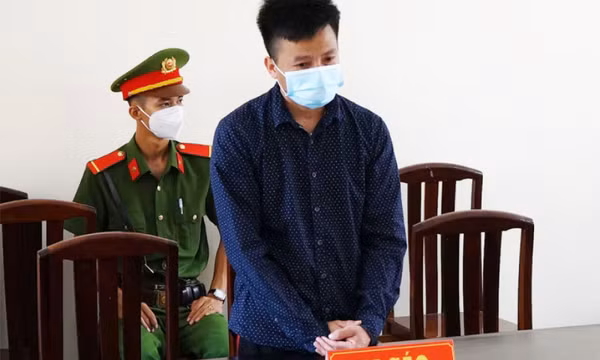 Chém anh ruột vì tiền hỗ trợ COVID
