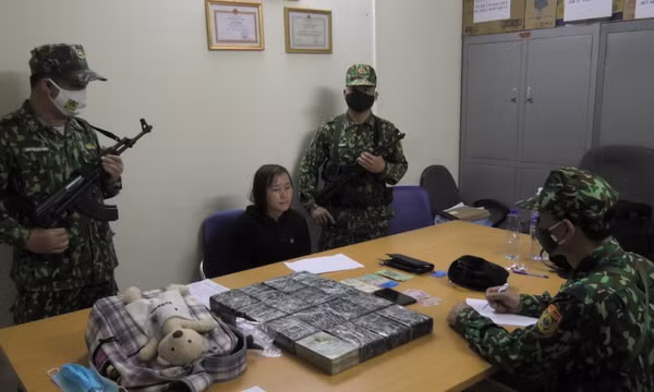 Phá án lúc nửa đêm, tóm gọn cặp đôi ôm 32 "báu vật"