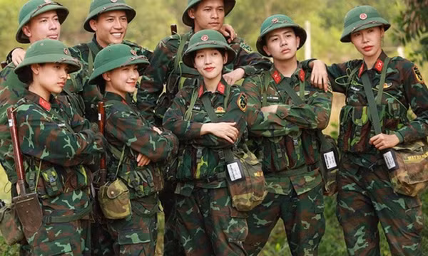 Sao nhập ngũ tung đội hình có Hòa Minzy, Minh Tú